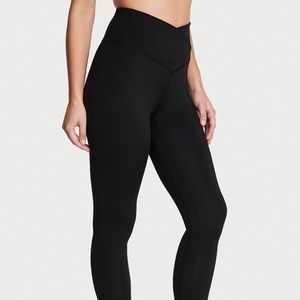 Live On Point Crossover Legging